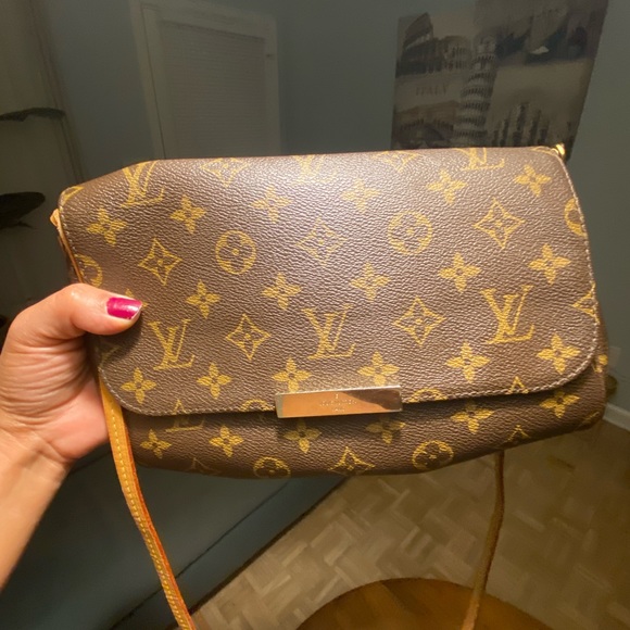 Louis Vuitton Monogram Favorite PM with strap - Picture 6 of 10